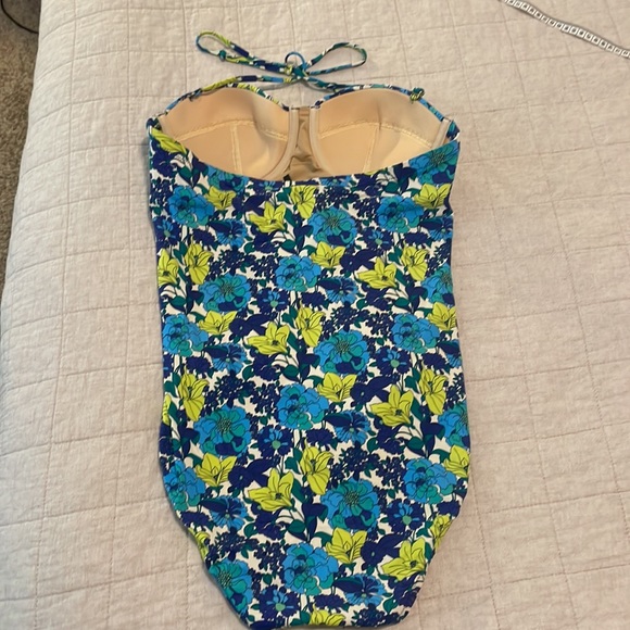 JCrew one piece swimsuit with removable strap. - Picture 3 of 5